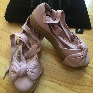 PUMA by Rihanna Ballerina Bow Creeper platform sandals in pink 🌸